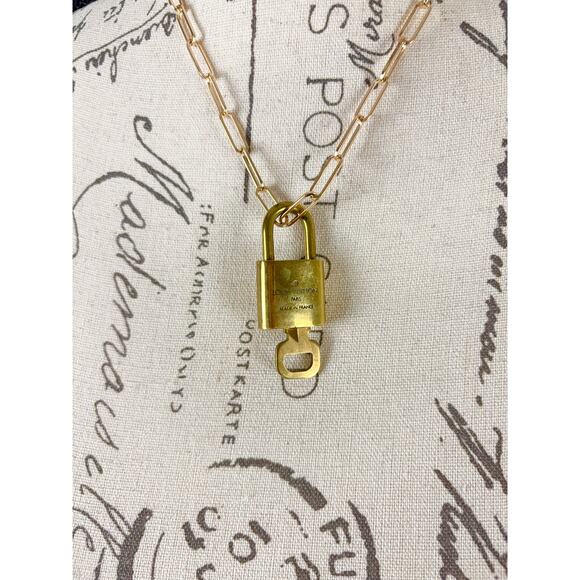 B27 Louis Vuitton Lock And Key 310 Necklace Pendant Iconic Statement Coquette - Picture 4 of 7